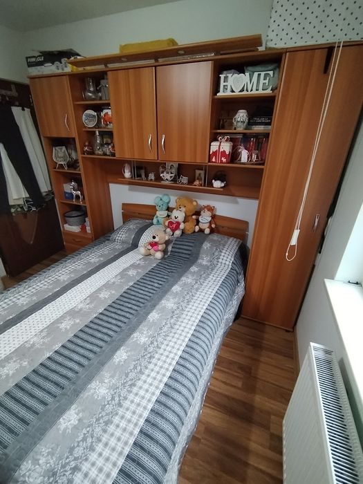 Vând cadru Lems cireș foarte bine întreținut.