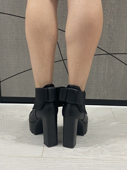 Дамски боти с панделка