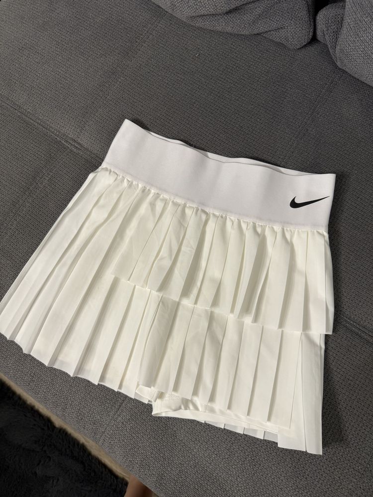 Тенис пола Nike