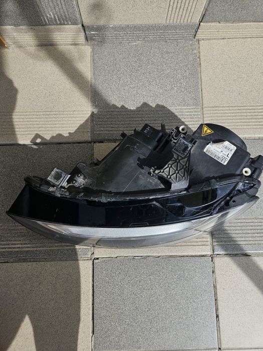 Vand far stanga xenon  Audi A4 B8