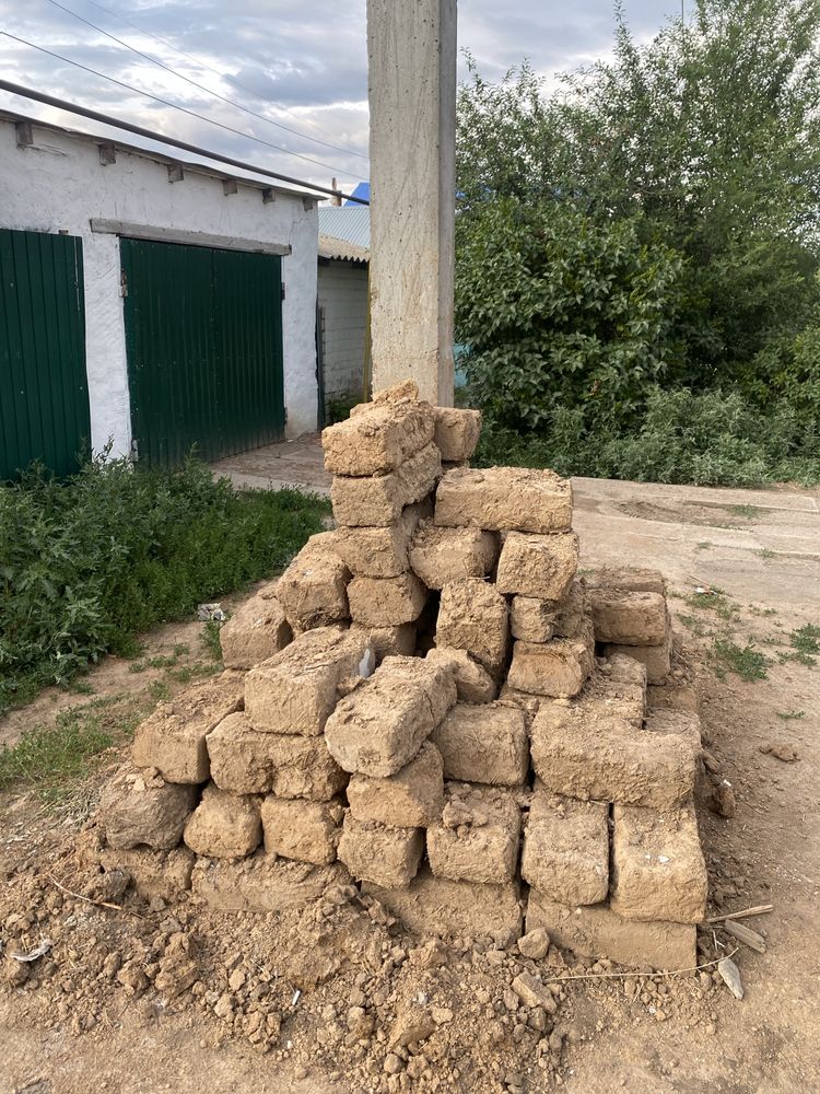 Саманый кирпич отдам даром
