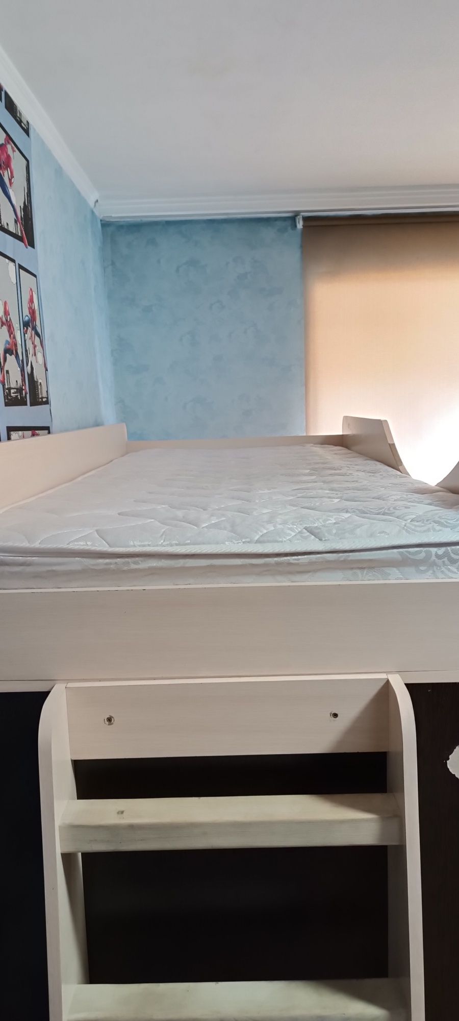 Подростковая верхнеярусная кровать с рабочим столом
