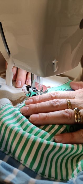 Paturica din hainitele mici ale lui bebe personalizata