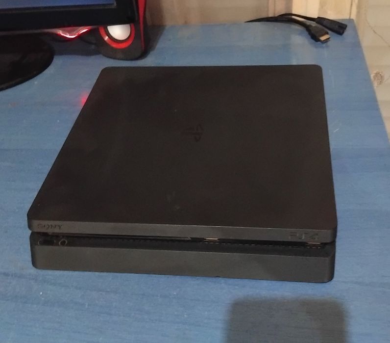 Playstation 4 slim
