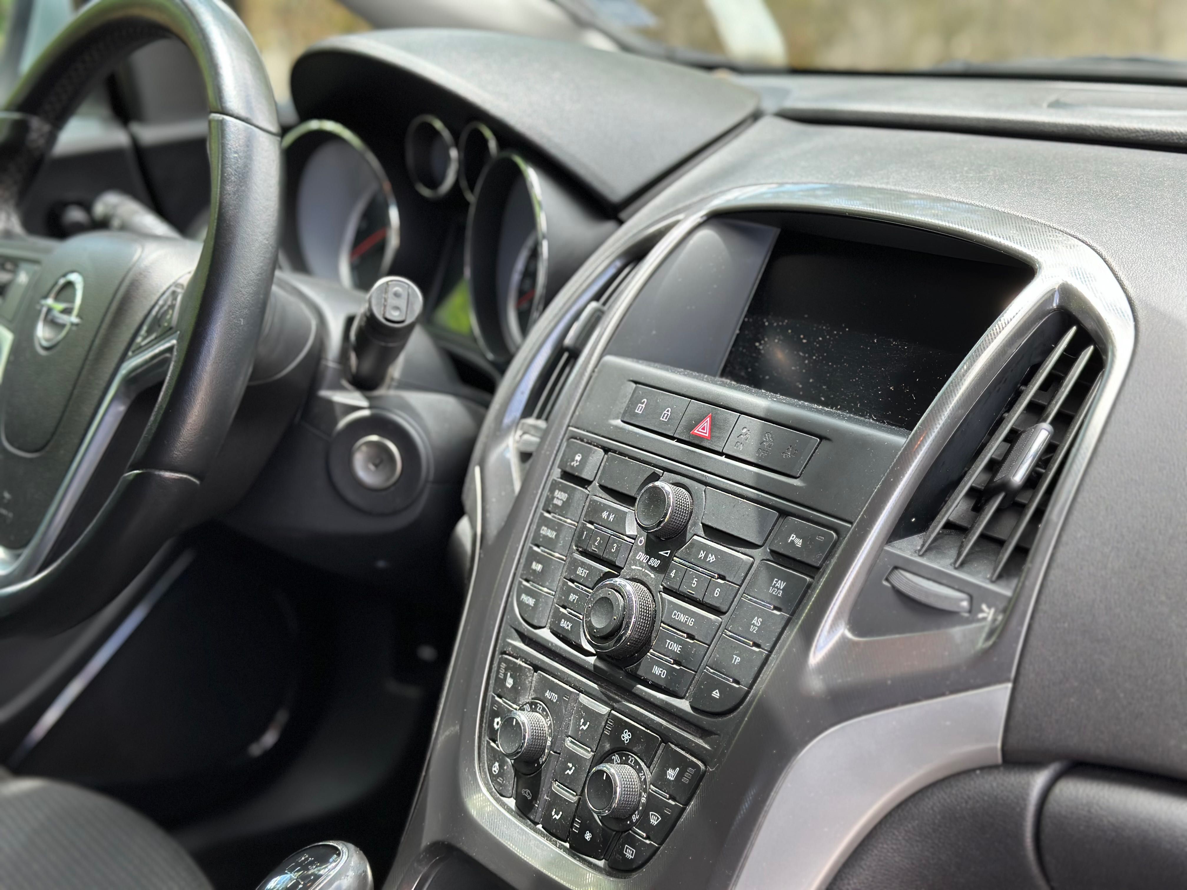Опел Астра Opel Astra 2011