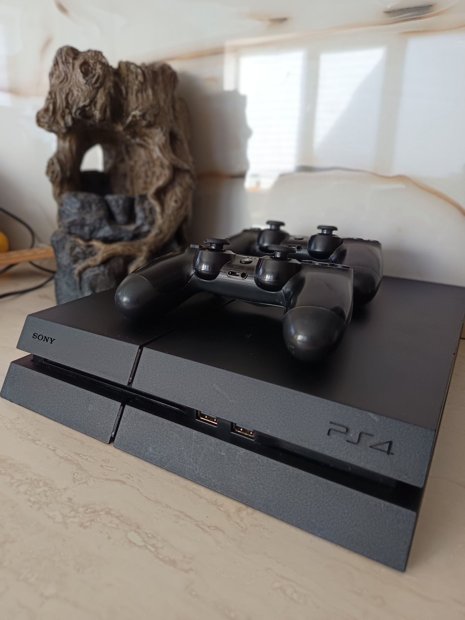 PS4/PlayStation 4 Phat 500GB HDD cu peste 10 jocuri+GTA 5+2 Manete