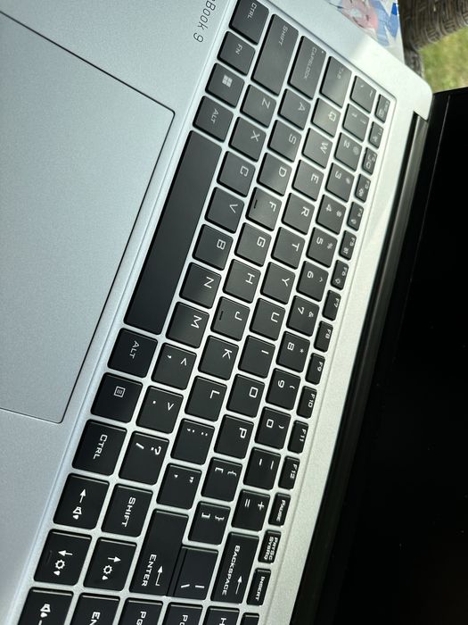 Laptop Tesla TeslaBook 9 cu procesor Intel® Core™ i7-12700H