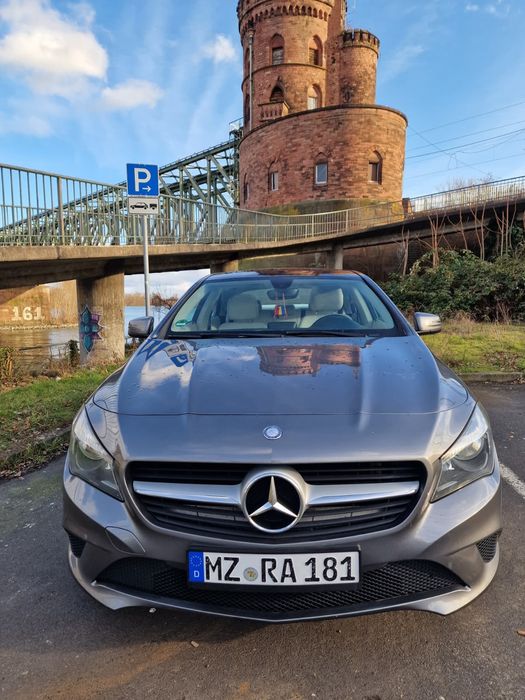 Mercedes-Benz CLA 200 CDI an 2014– Panorama, Automată, 

Mașina este