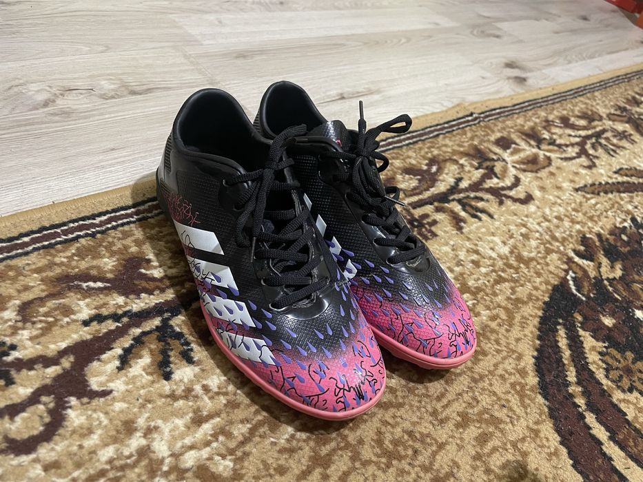 Adidasi de fotbal- sintetic nr 40