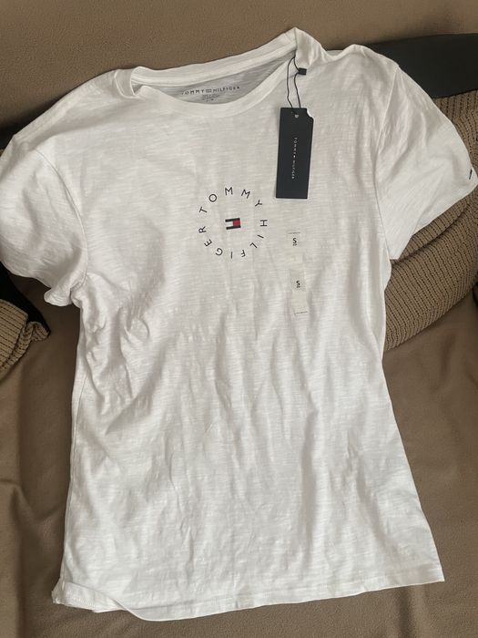 Vand tricou barbati de la Tommy Hilfiger , marimea S alb