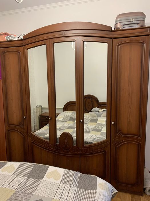 Продается Спальный гарнитур в отличном состоянии