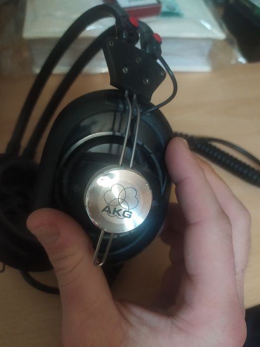 Слушалки AKG K160