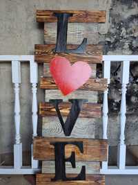 Красивая надпись LOVE деревянная