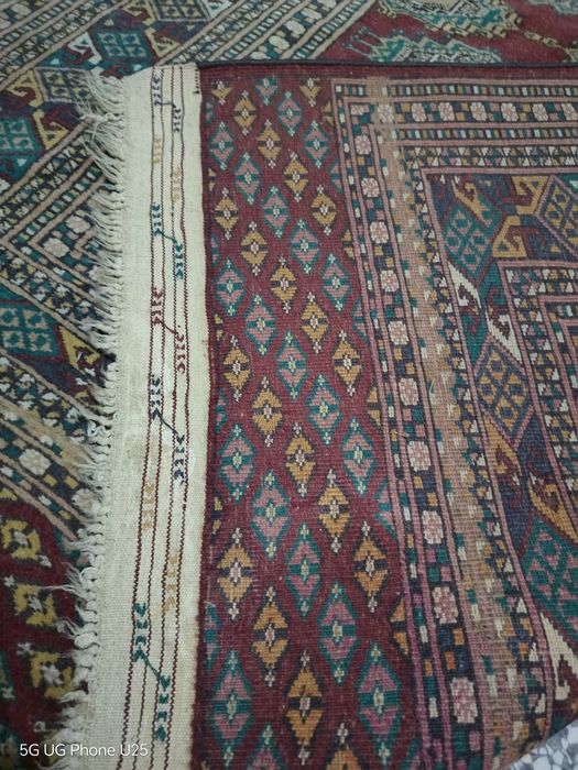 Ръчно тъкан килим