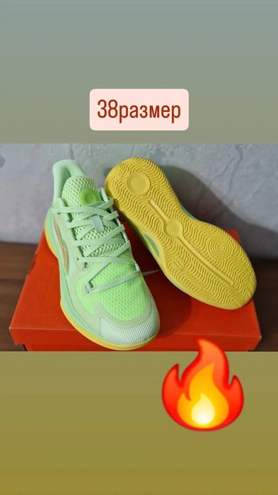 Женские кроссовки