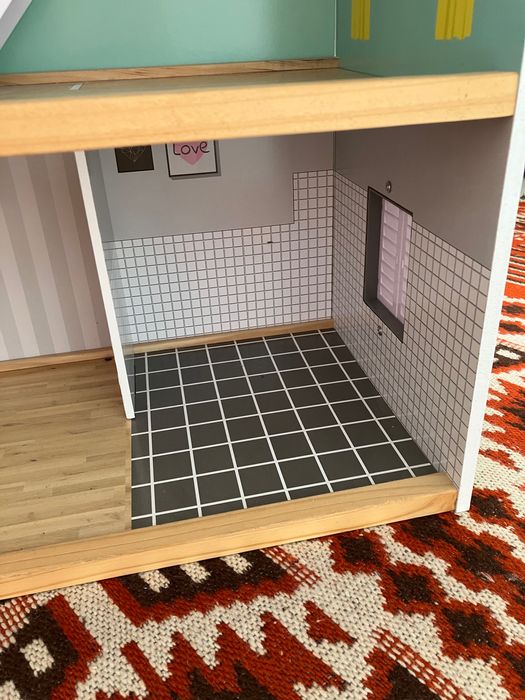 Къща за кукли с играчките към нея