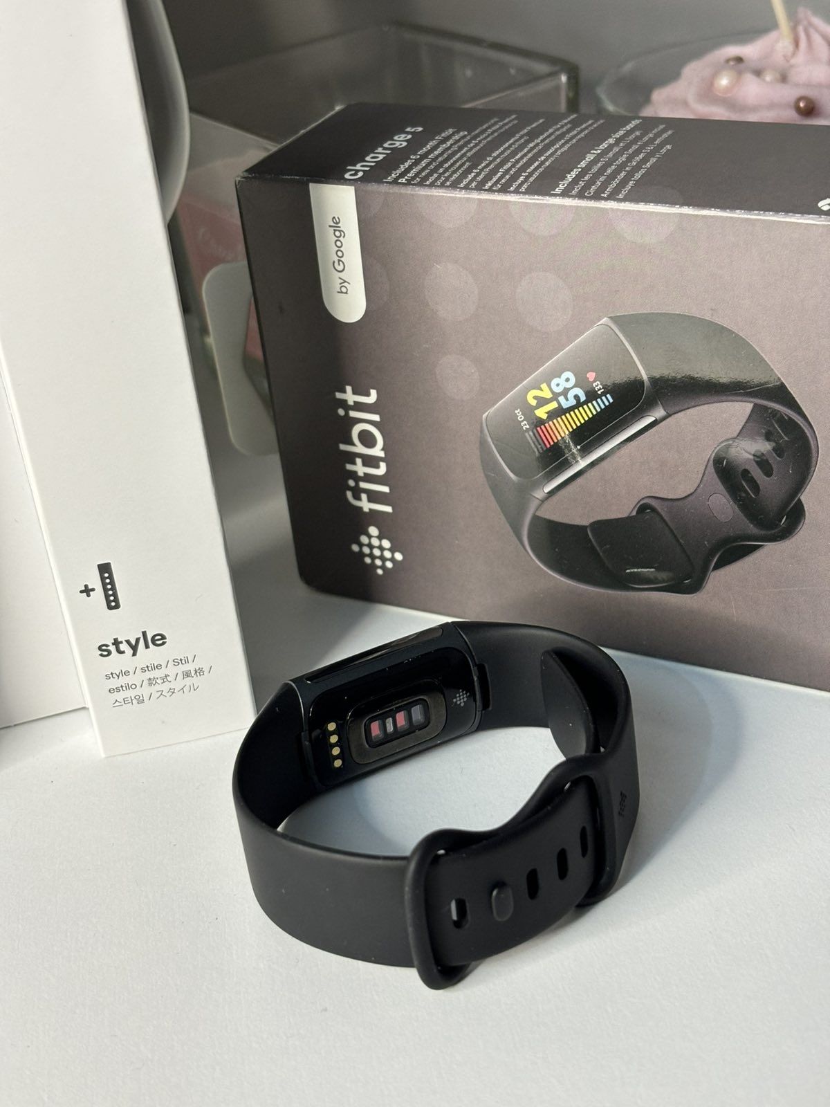Fitbit charge 5 чисто нов