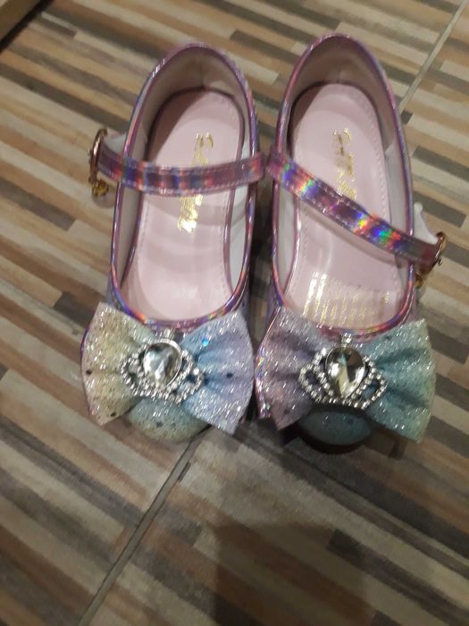 Детски обувки с токчета