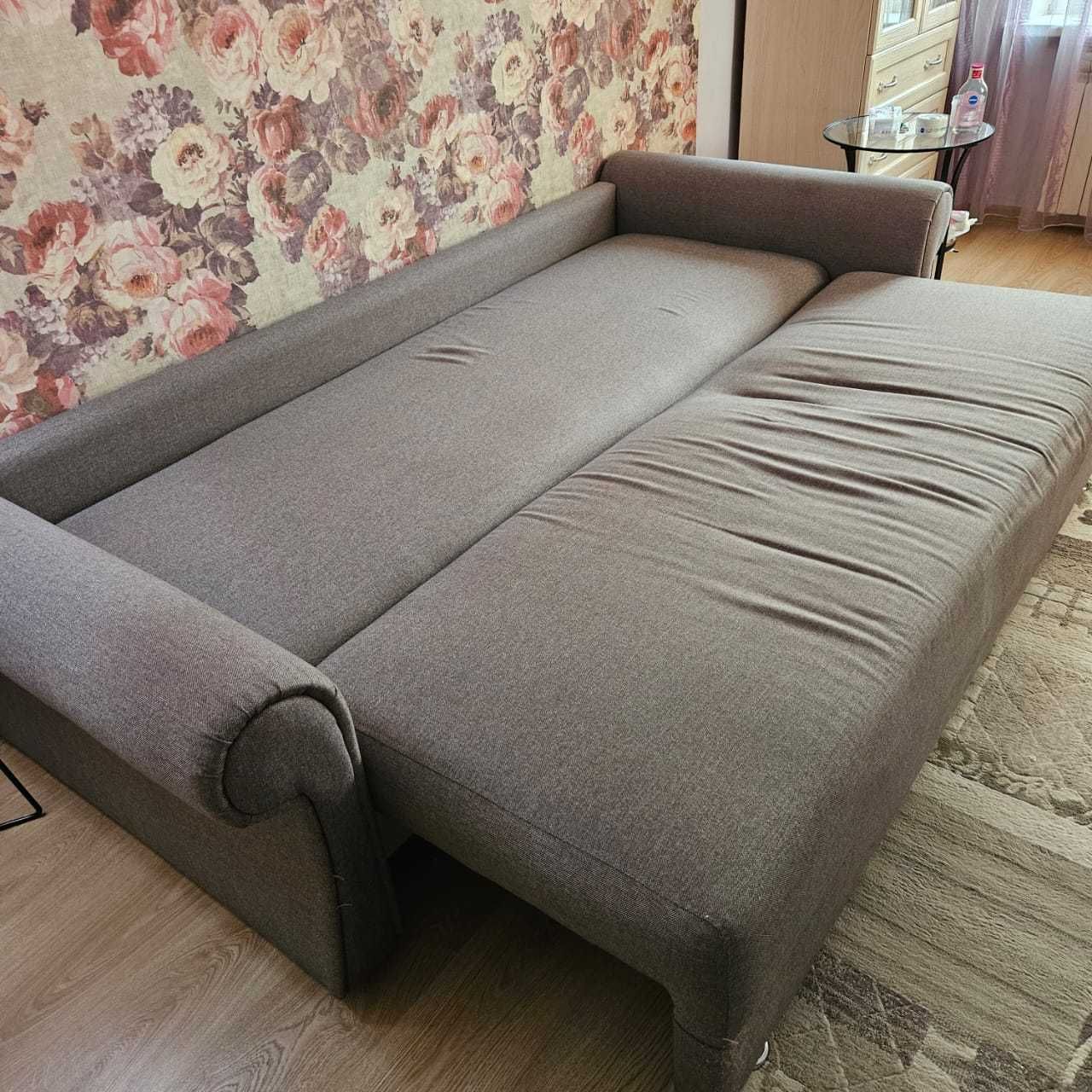Продам Диван ! Срочно ! Торг ! Почти новый диван!