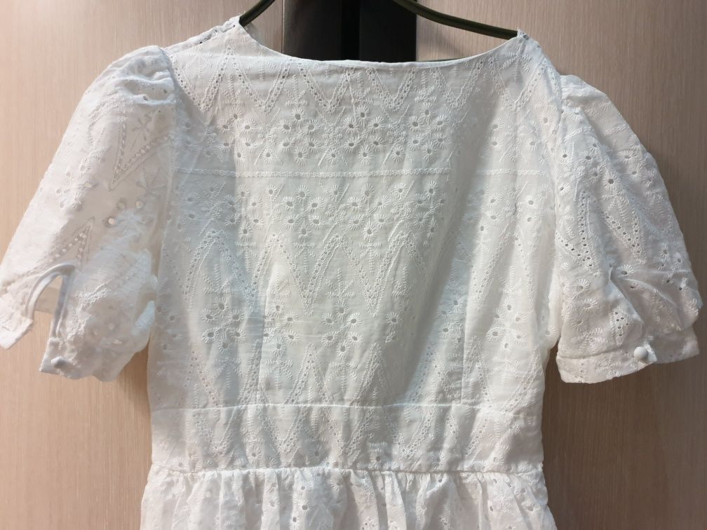Продам женское белое платье