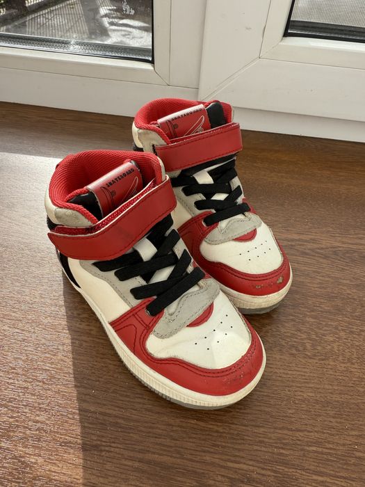 продам детские кроссовки