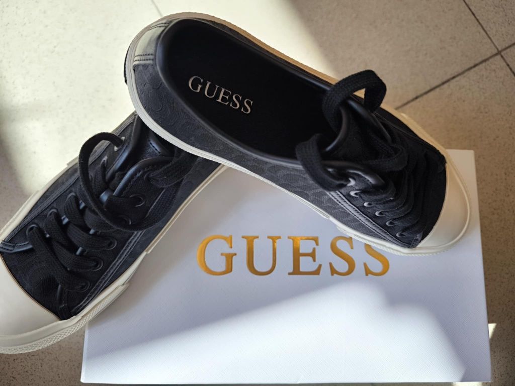 Супер сладки кецове Guess Гес