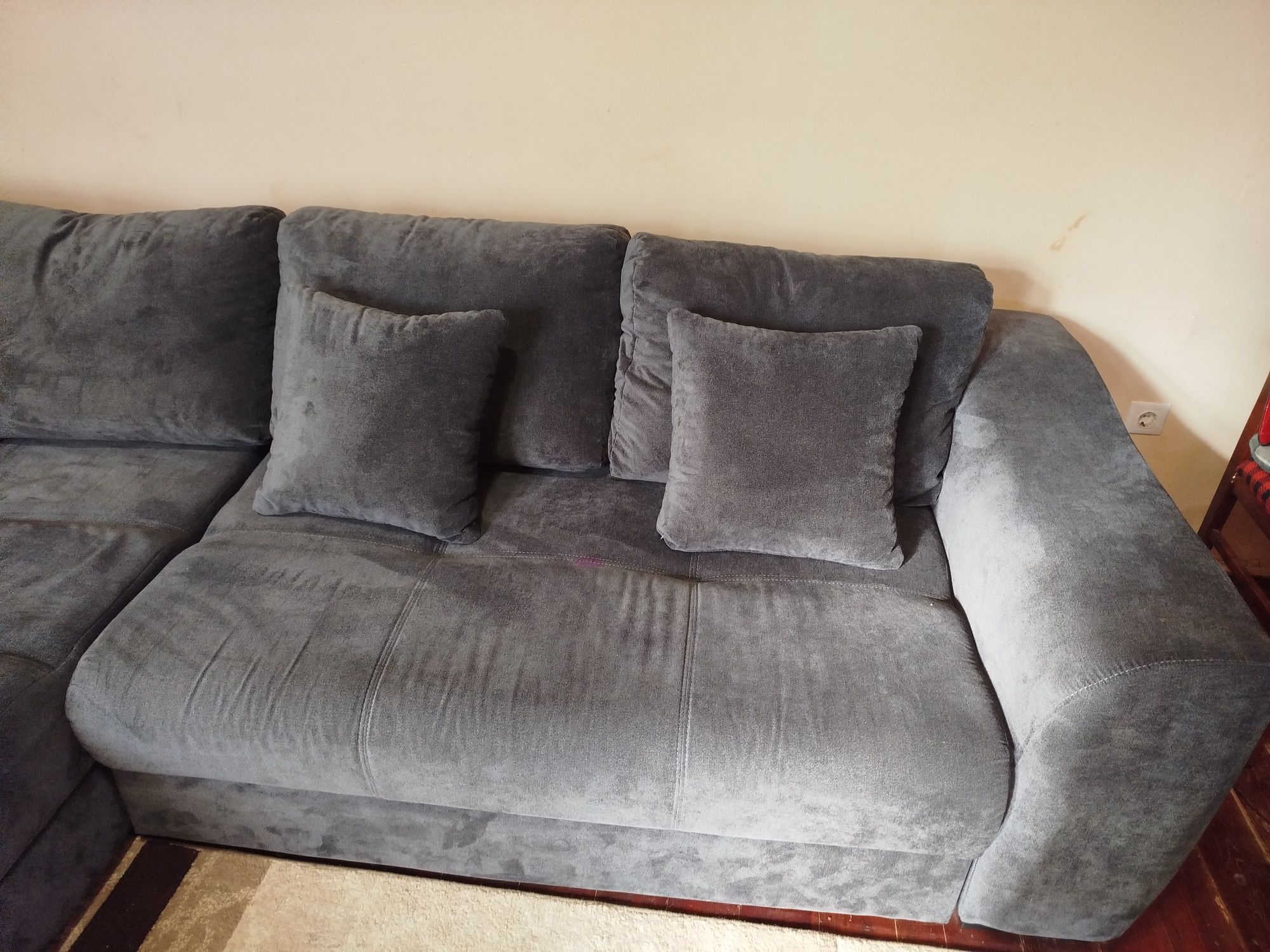 Vând colțar living extensibil pe dreapta
