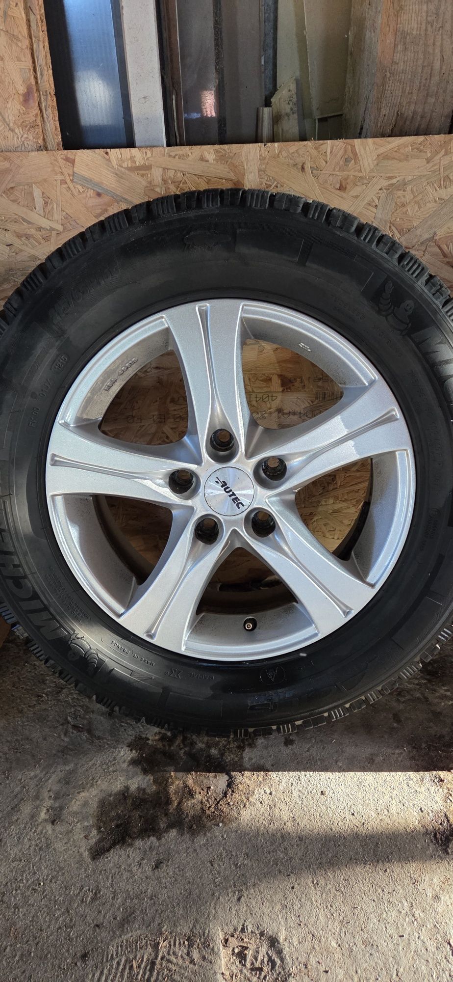 VW T5 Джанти със зимни гуми  215/65/16C 6,5J ЕТ40 5×120 ДОТ 3521