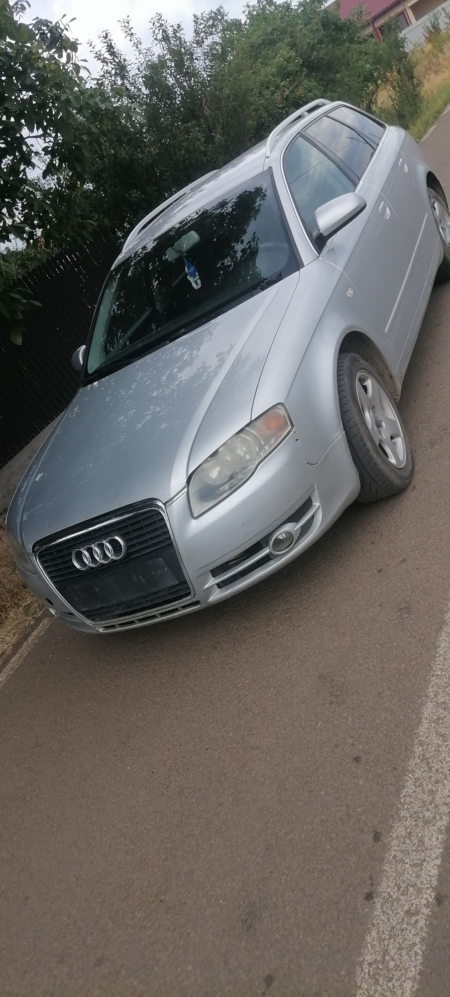 Dezmembrez Audi A4 B7 2.0 TDI BLB 140 CP