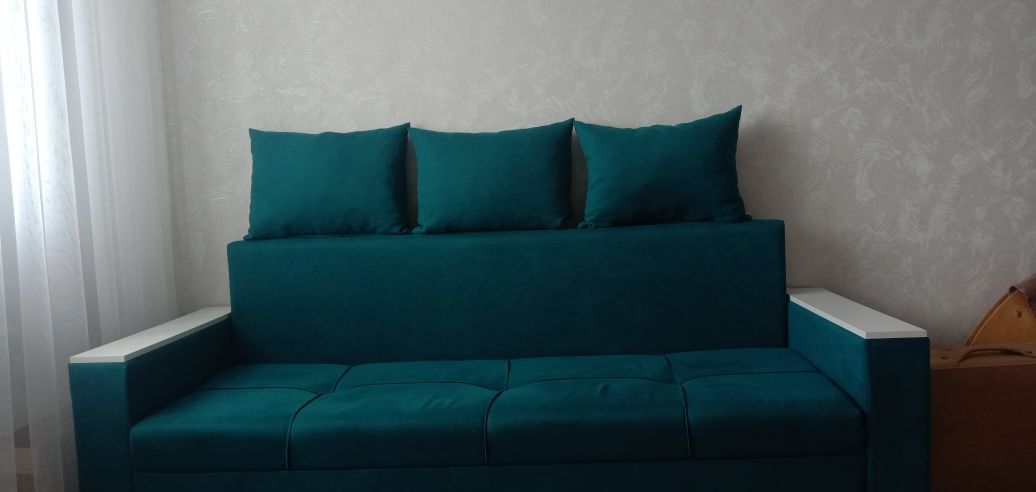 Продам диван. Цвет изумрудный, в хорошем состоянии