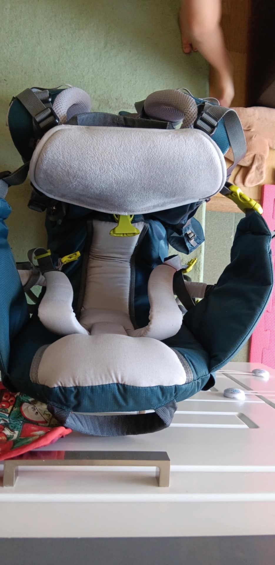 Продавам раница за носене на дете , Deuter kid comfort 1 plus