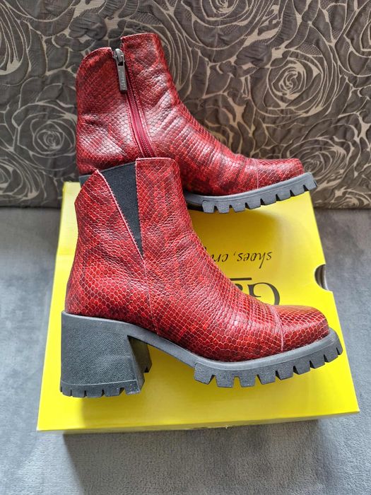 Колекция от дамски боти