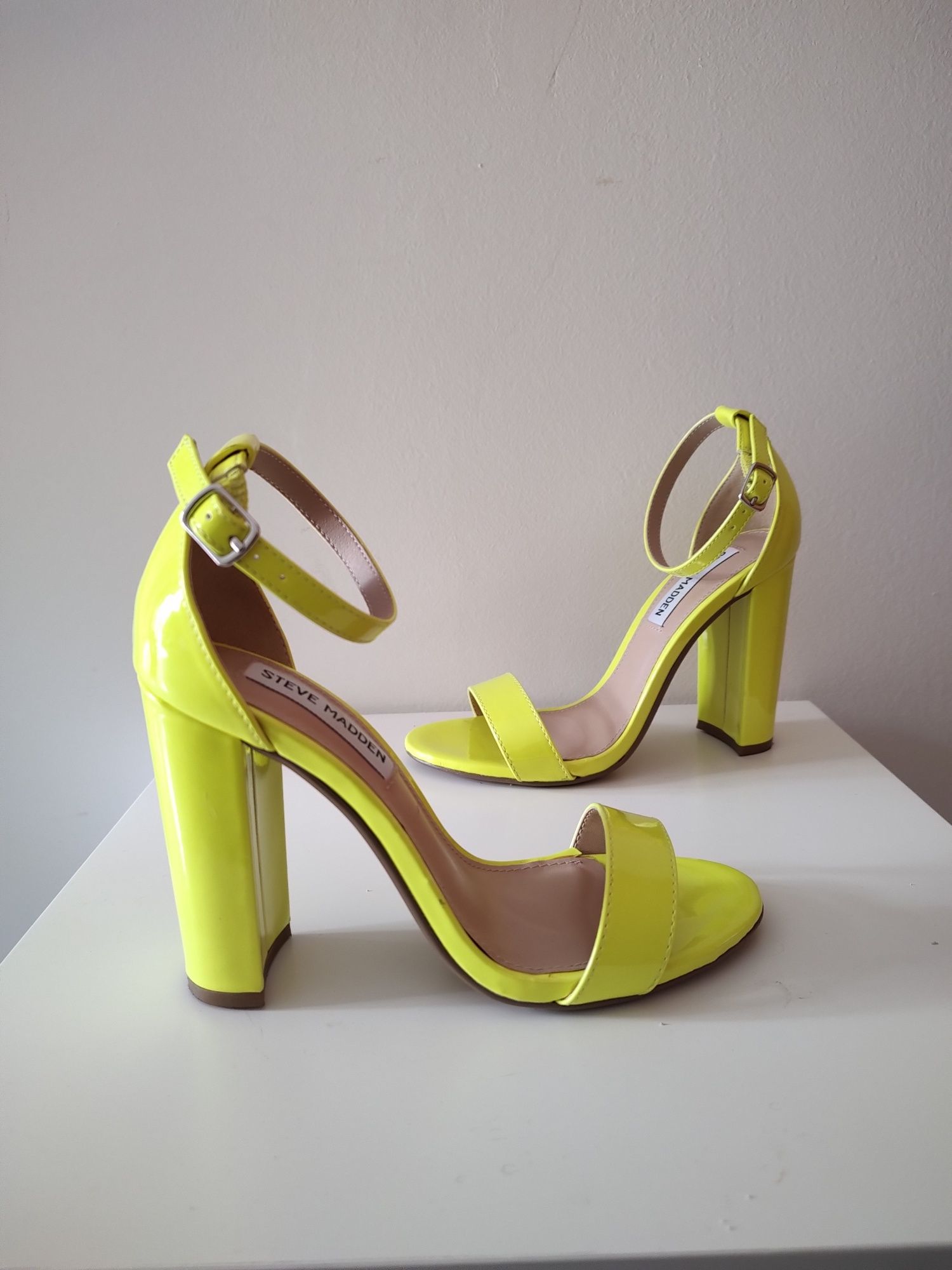 Steve Madden неонови сандали на ток 37 номер