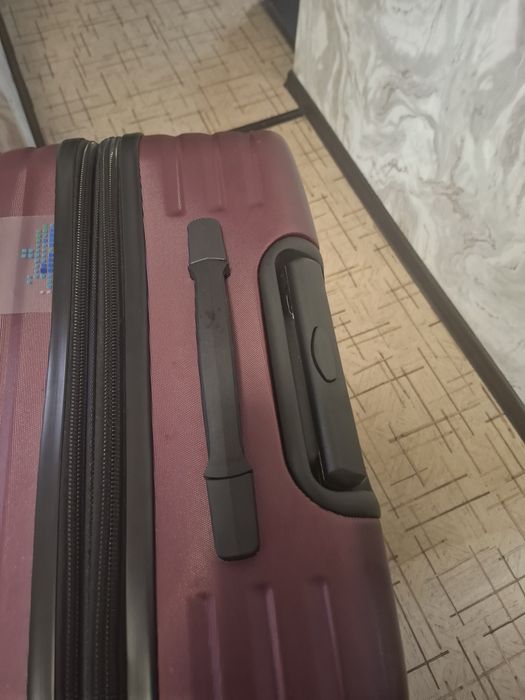 Продам новый чемодан