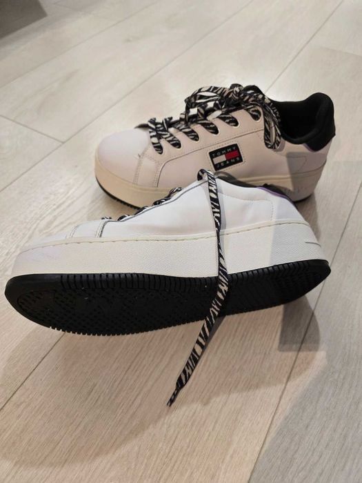 Tommy Hilfiger, 40 номер