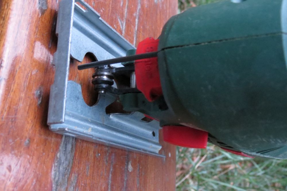Vând fierastrau pendular Bosch Pst 700 PE
