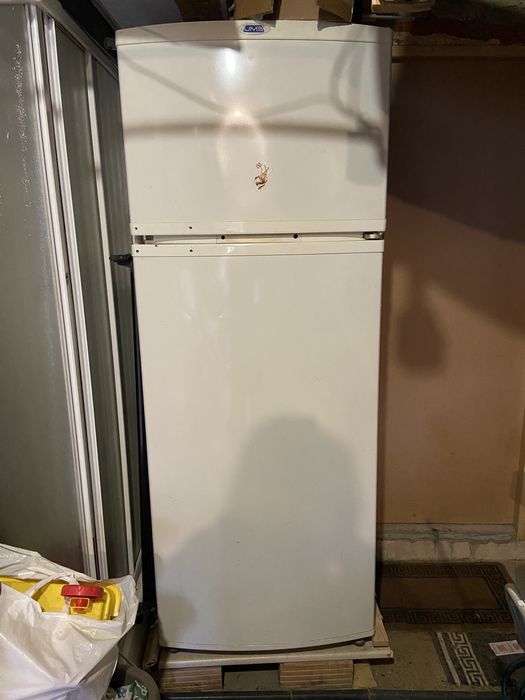 Хладилник с фризер.1.80 височина 0.70см