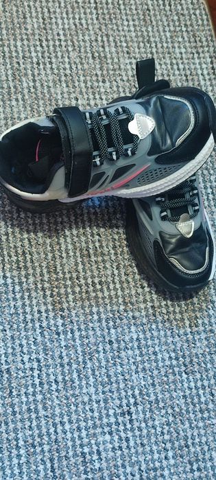 Маратонки за момиче . 37номер