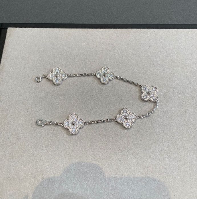 Позлатени гривни Van Cleef & Arpels
