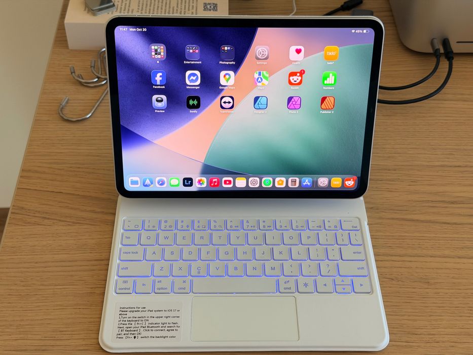 Клавиатура / кейс за iPad Pro 11" 2024 M4 еквивалент на Magic Keyboard