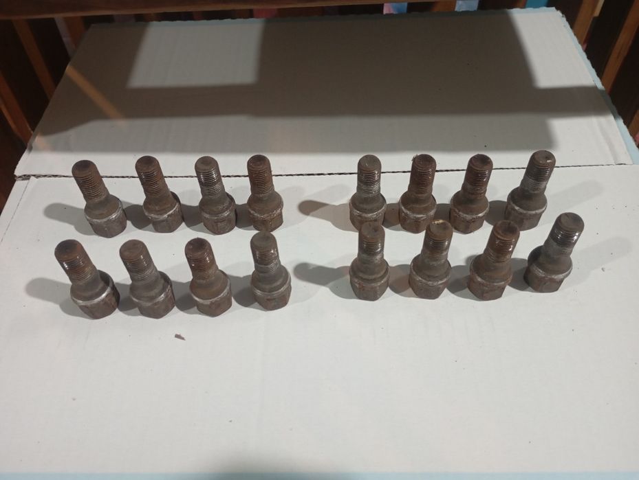 Болтове свалени от Пежо 307SW