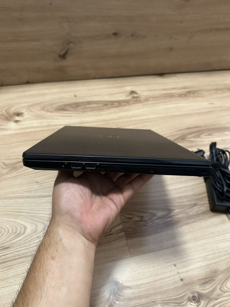 Лаптоп Dell 15,6 инча