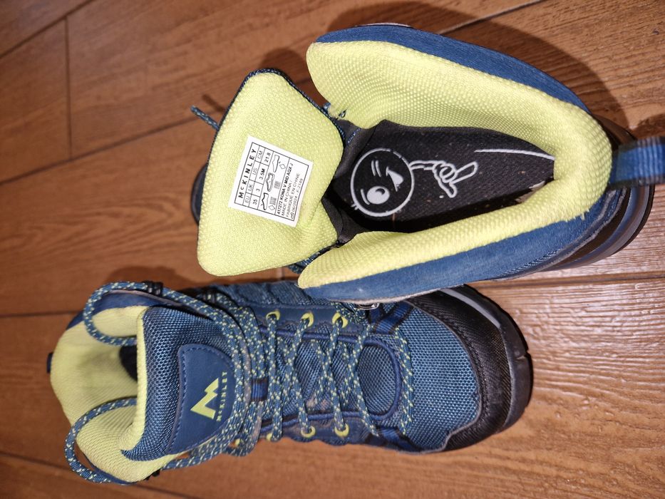 2* 75 lei/ perechea : Bocanci și trekeri = pantofi piele nr 35. Fete