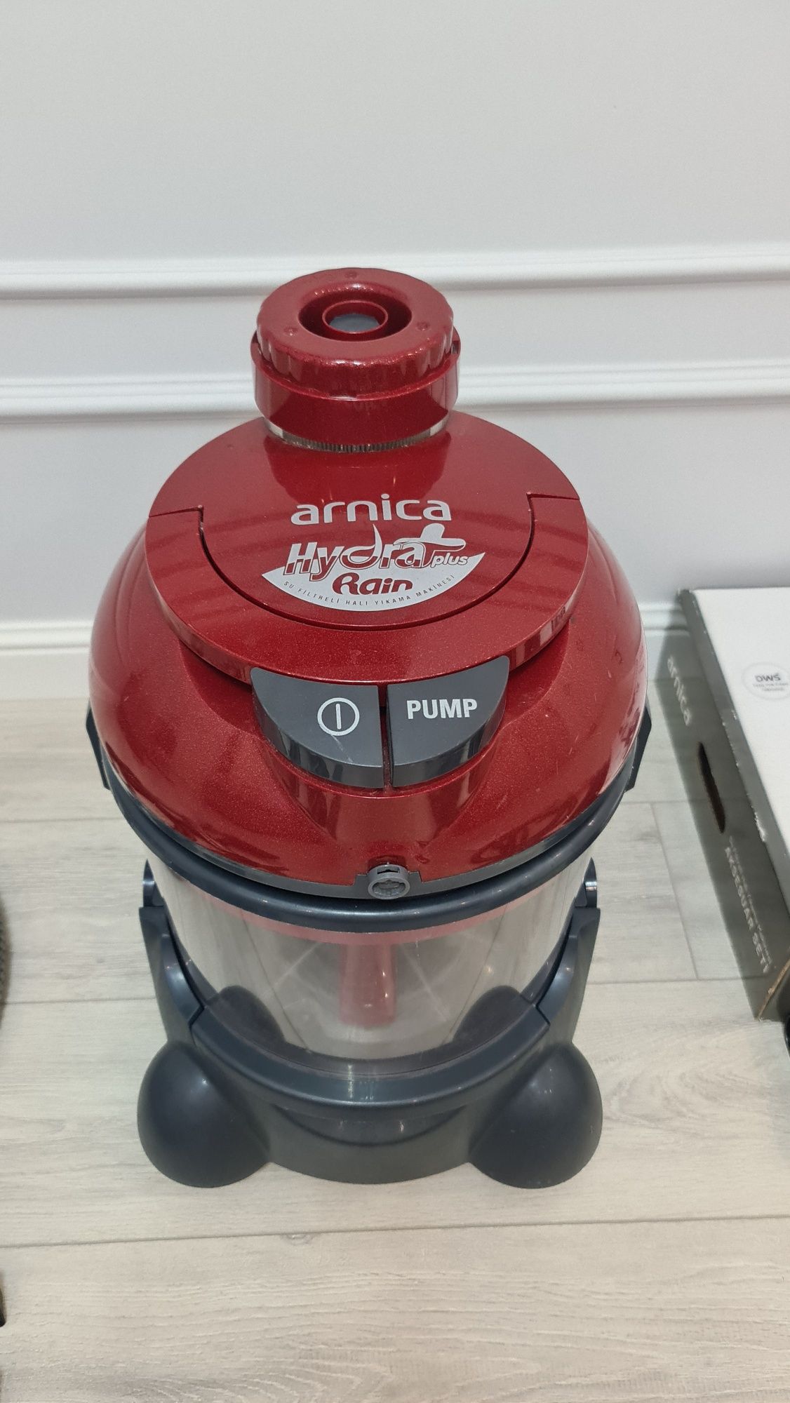 Продаётся пылесос Arnica hidra plus rain