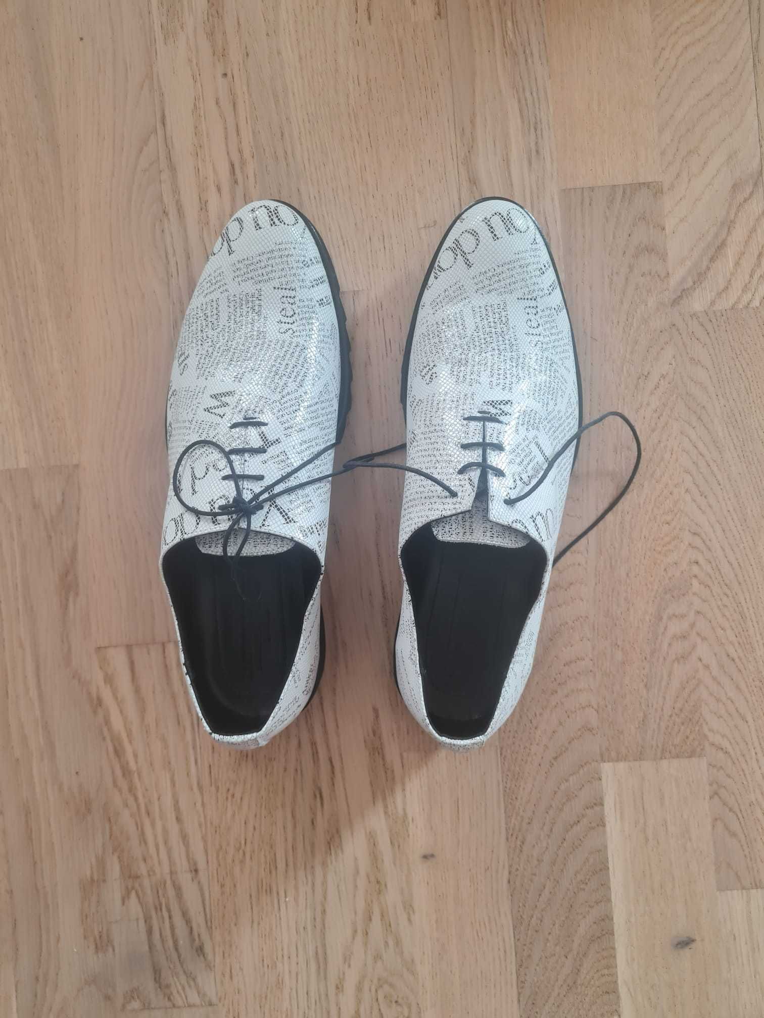 Vand pantofi moderni