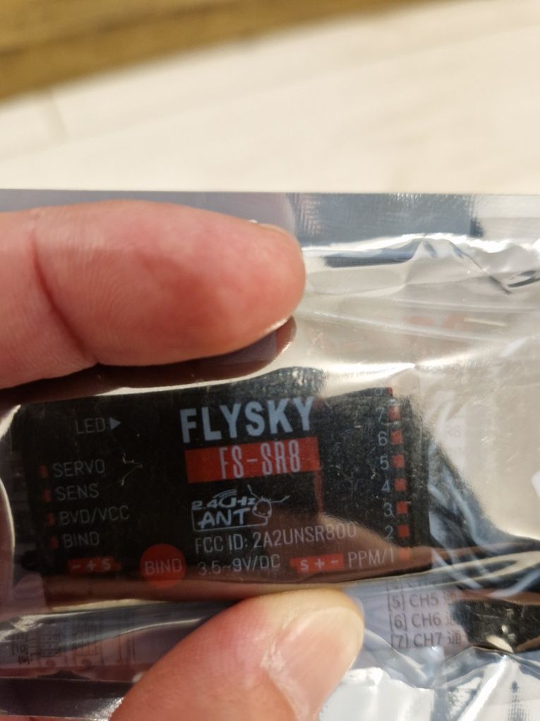 Vând receiver Flysky FS SR8 pentru automodel navomodel noi sigilat