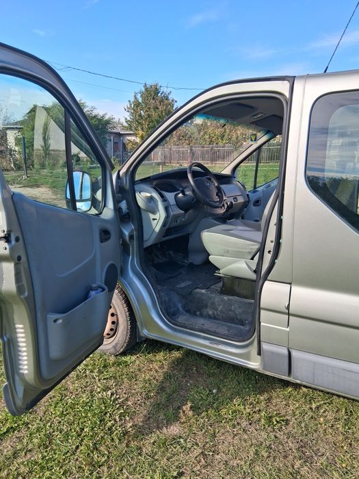 Vând Opel Vivaro