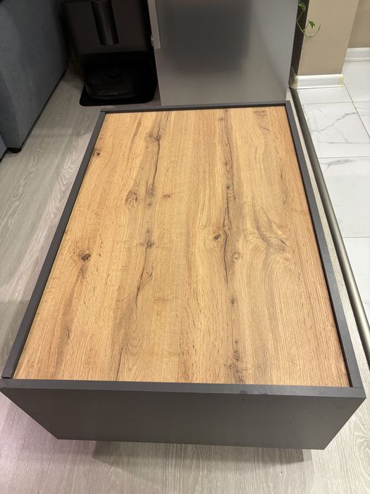 Продавам холна маса.