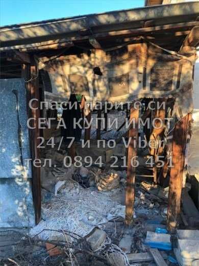 код 61604. Двуетажна тухлена къща 200м2 с двор 900м2 със стоп. сгради