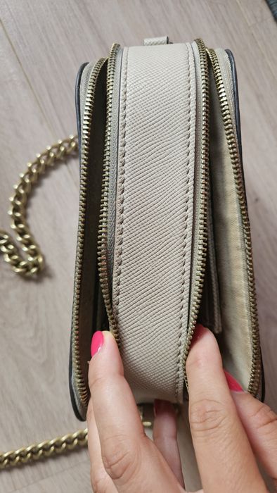Оригинална малка чанта Guess пудра/ нюд цвят